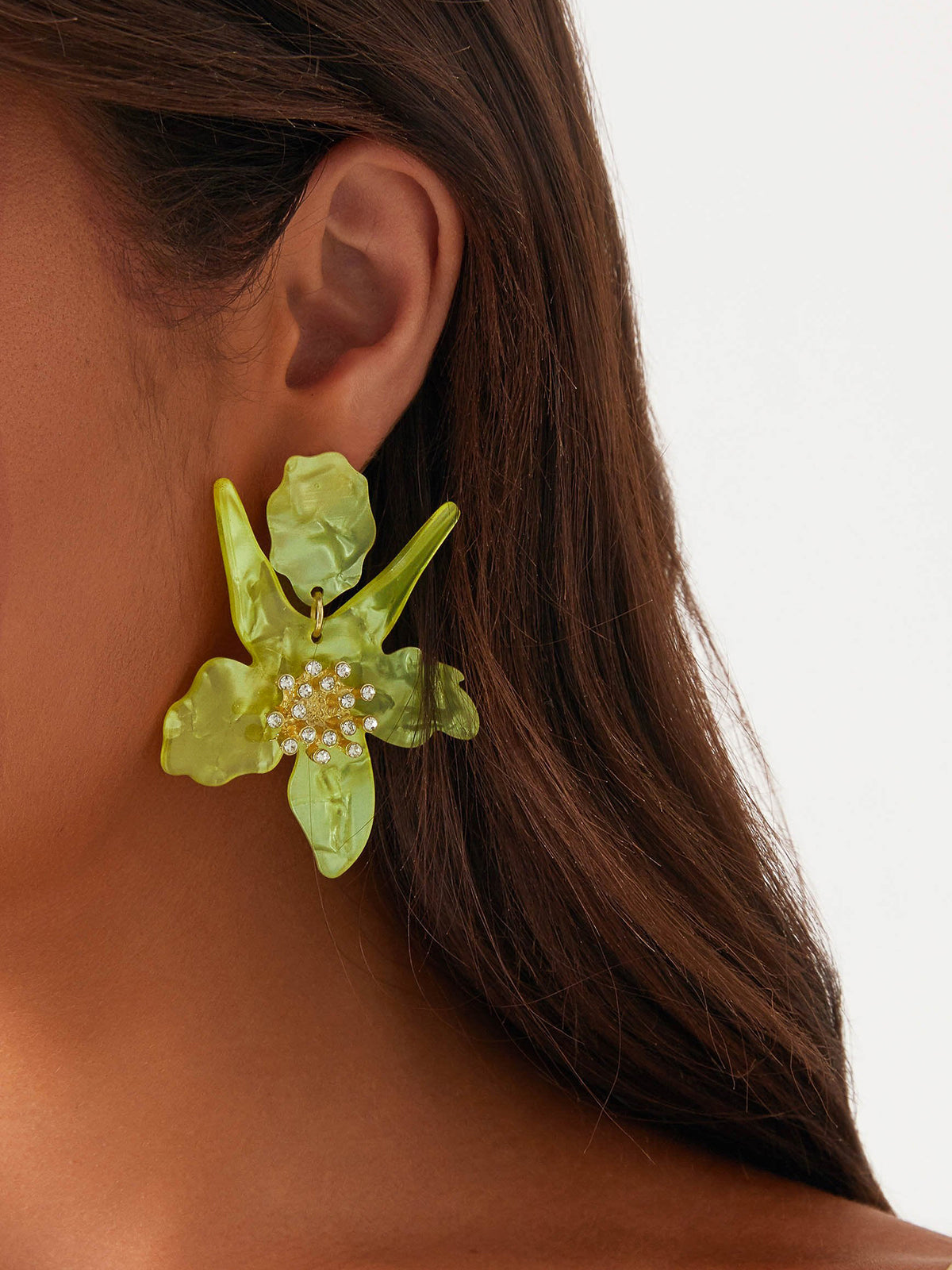 Elegante oorbellen met fonkelende strassteentjes in bloemvorm