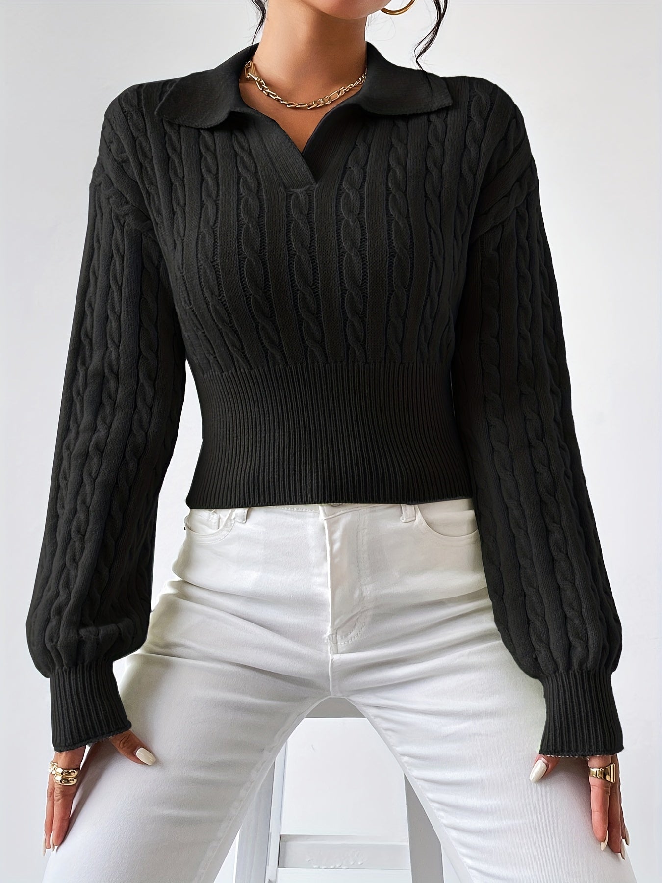 Stylish gebreide trui met een unieke gedraaide V-hals voor een verfijnde look