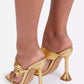 Metaal high heel sandalen met ruches en vierkante aspedster