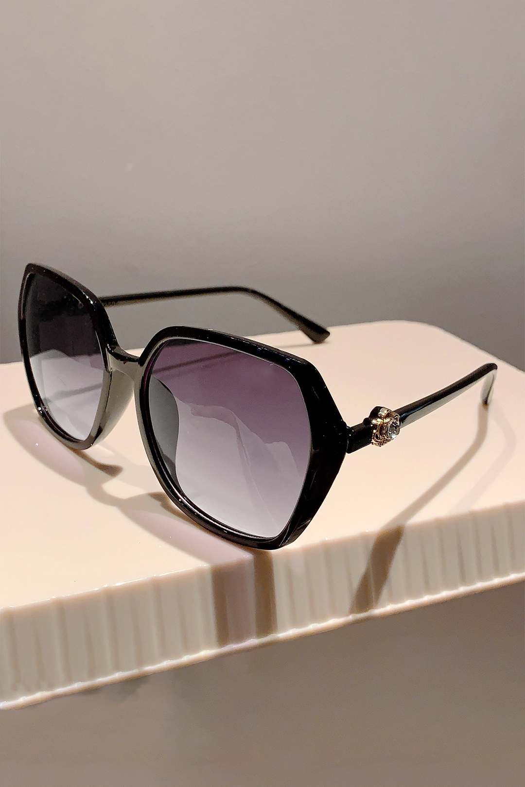 Stylish Gradient Lens Sunglasses for a Chic Look
