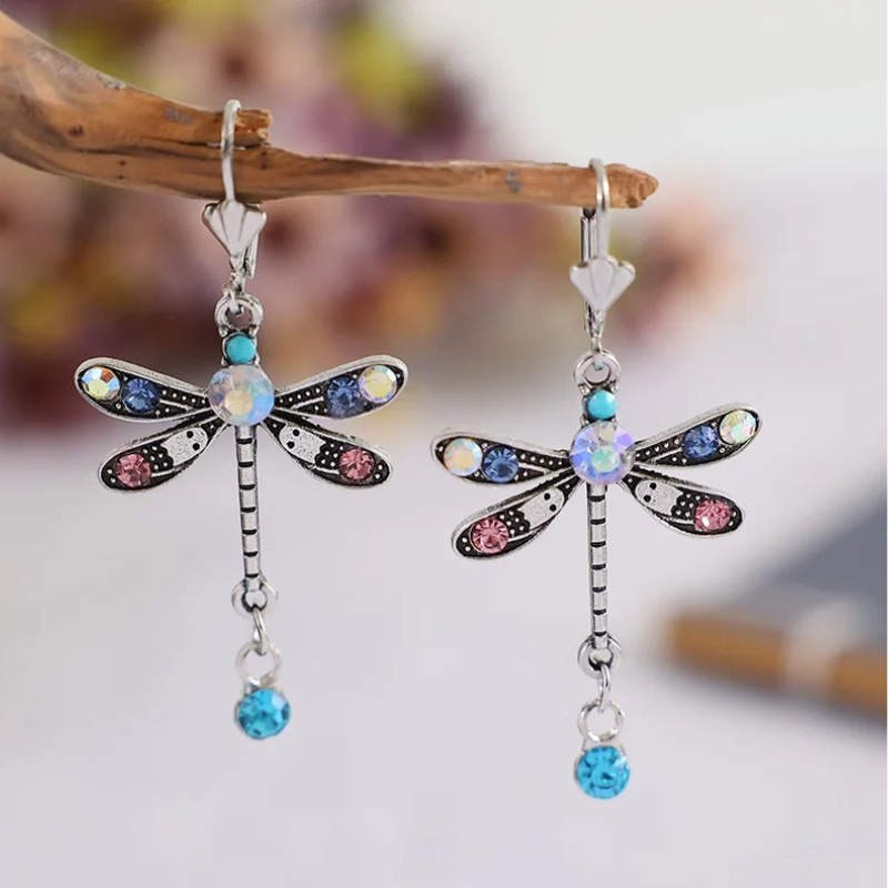 Stijlvolle Zilveren Dragonfly Oorbellen met Elegante Snede