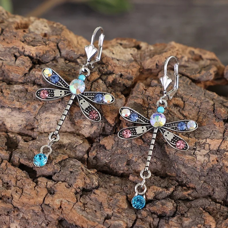 Stijlvolle Zilveren Dragonfly Oorbellen met Elegante Snede