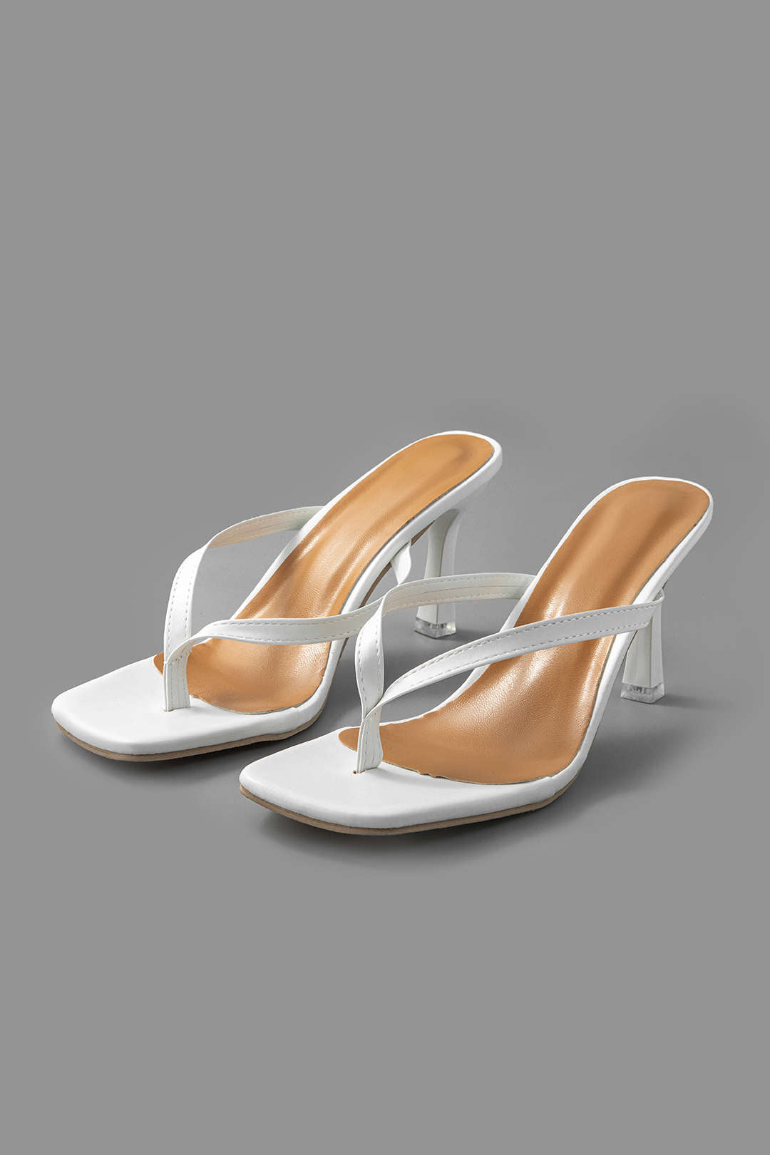Eenvoudige middelhoge hak sandalen met tanga