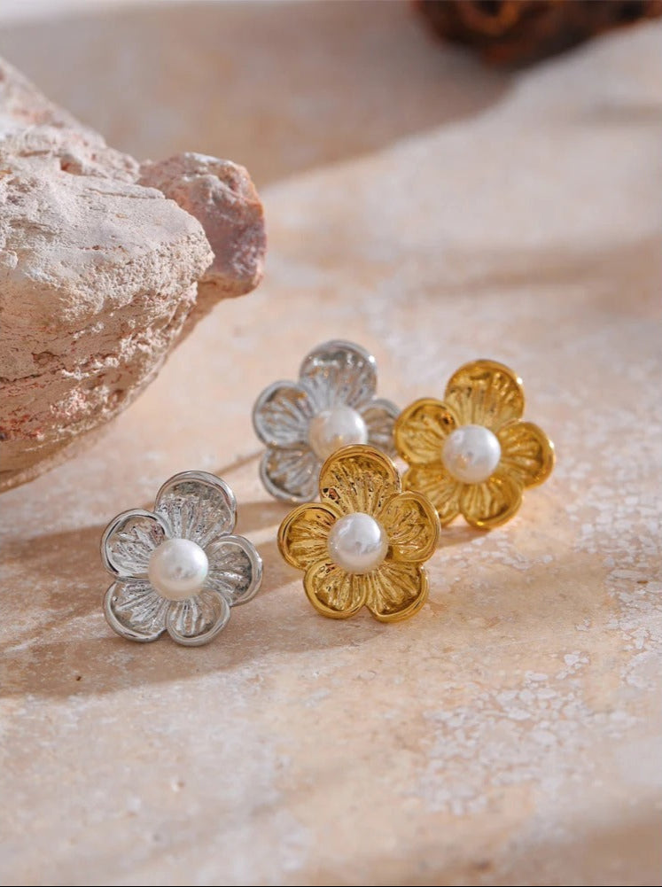 Elegante en verfijnde floret parel oorbellen