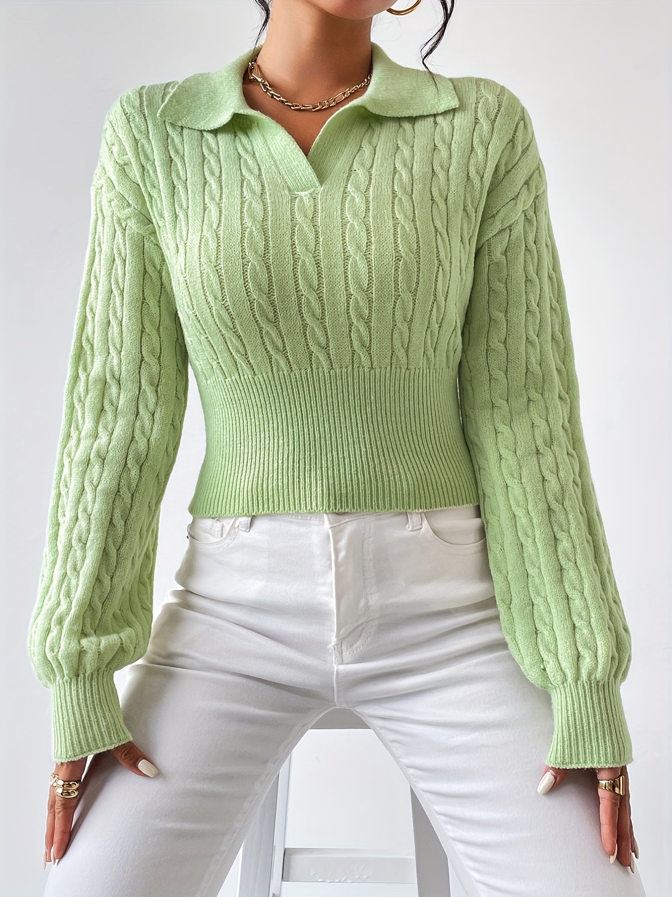 Stylish gebreide trui met een unieke gedraaide V-hals voor een verfijnde look