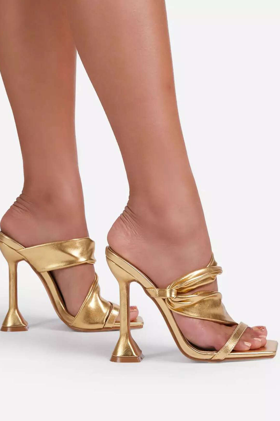 Metaal high heel sandalen met ruches en vierkante aspedster