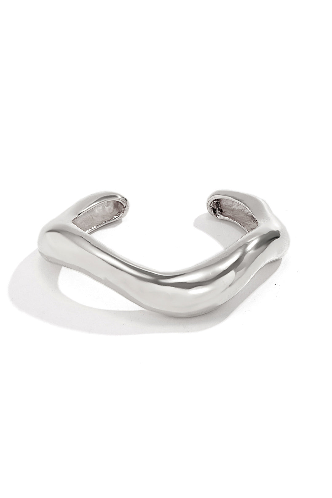 Unieke asymmetrische armband van metalen materiaal voor een stijlvolle uitstraling