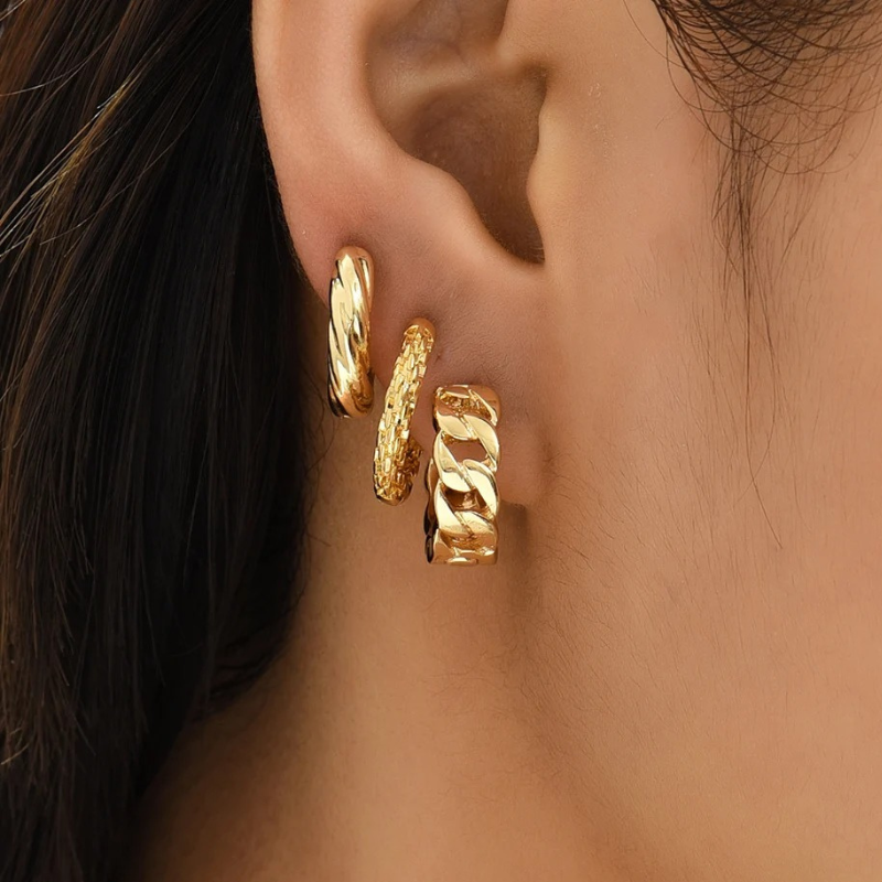 Stijlvolle Luxe Gouden Ketting met Hoepel Oorbellen - Ava