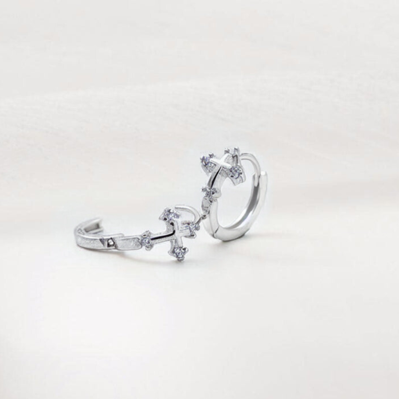 Stijlvolle Elegante Kruis Hoepel Oorbellen met Stralende Cubic Zirconia - Lillian