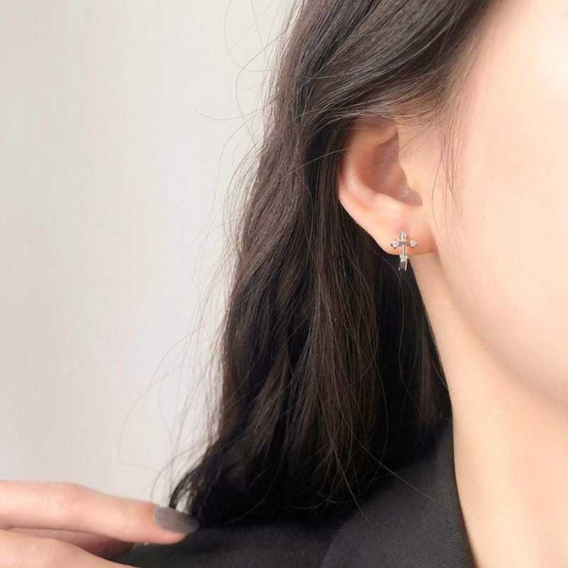 Stijlvolle Elegante Kruis Hoepel Oorbellen met Stralende Cubic Zirconia - Lillian