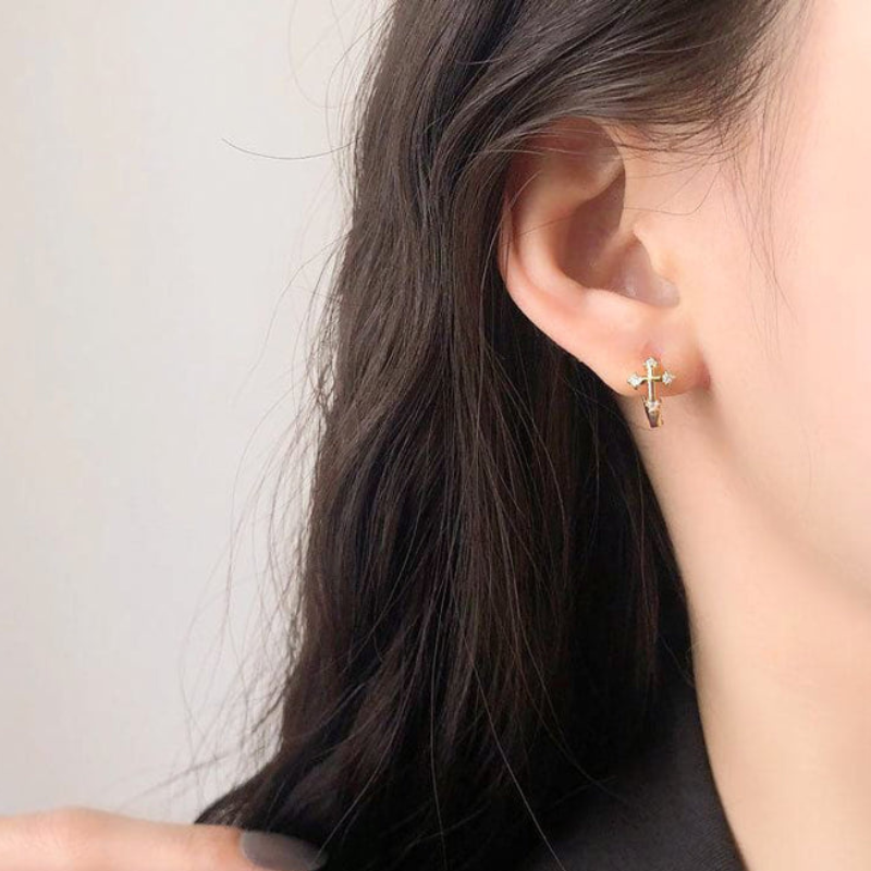 Stijlvolle Elegante Kruis Hoepel Oorbellen met Stralende Cubic Zirconia - Lillian