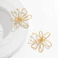 Stijlvolle Gouden Geometrische Bloem Stud Oorbellen - Elegant en Luxe Accessoire van Tommie