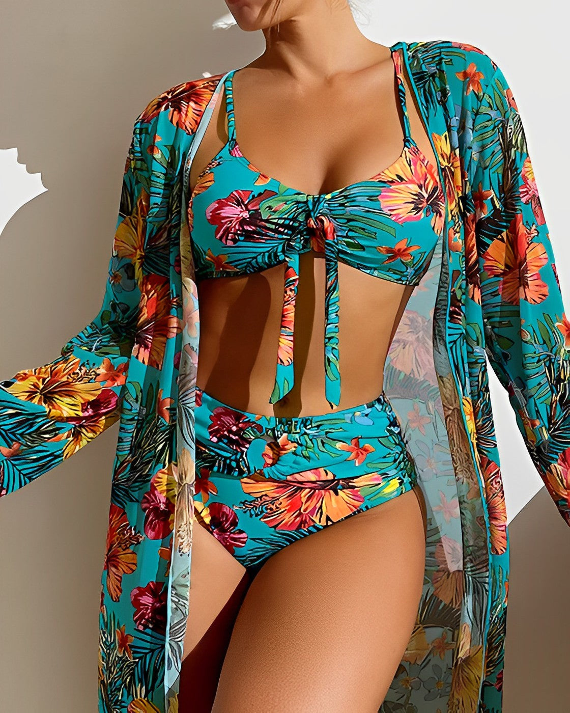 Betoverend damess bikini-set met bindtop, hoge taille broekjes en elegante doorschijnende bloemenschort