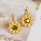 Gouden Bloem Oorbellen met Parels - Janni