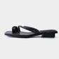 Platte open schoenen met metalen details en elegante decoratie