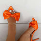 Elegante slingback met hoge hakken en strikje