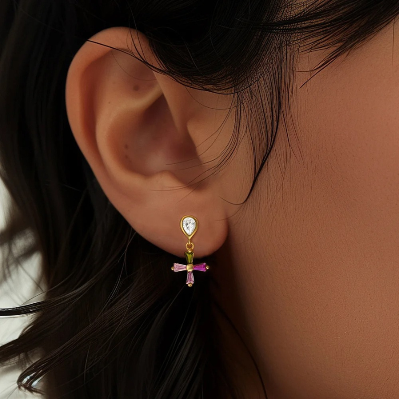 Asymmetrische Zircon Kruis Oorbellen - Maria