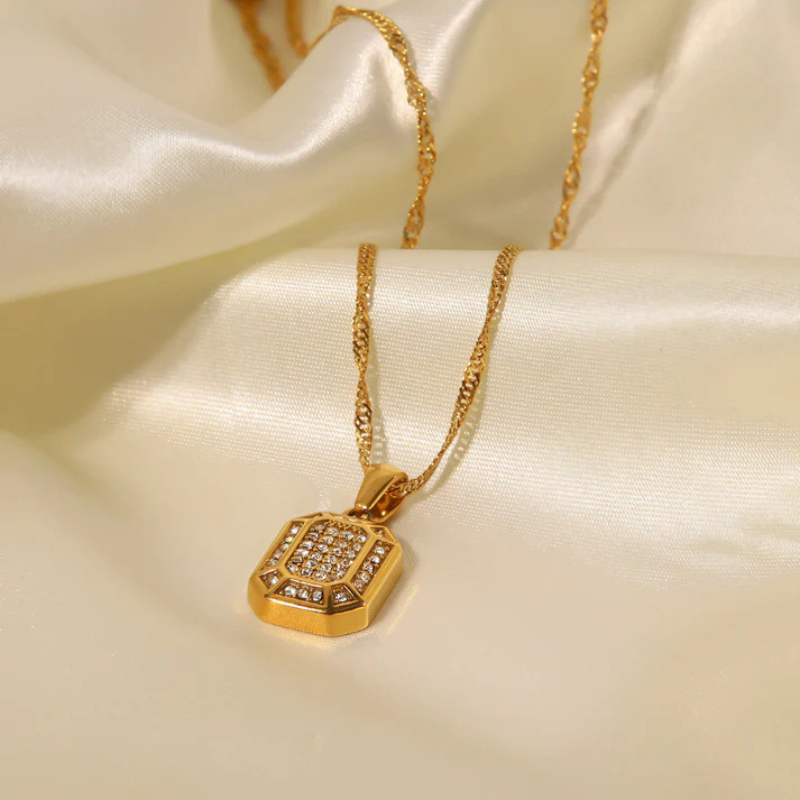 Eleganter geometrischer Zirkonia-Hänger als Halskette - Julia Stil