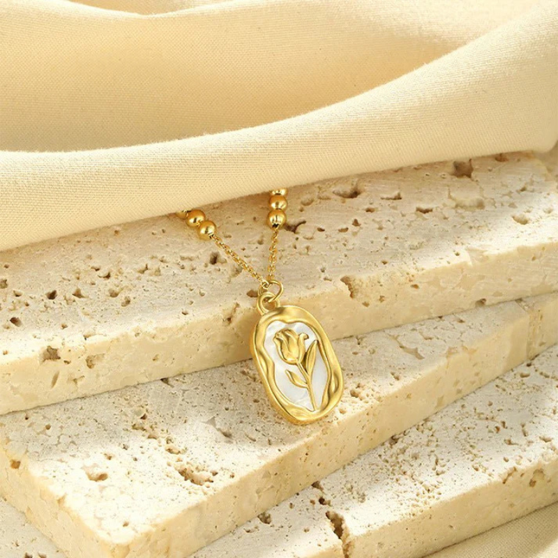 Elegante Gouden Rozen Hanger Ketting - Penelope, de perfecte sieradenset voor een stijlvolle uitstraling