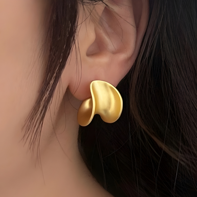 Erin Curve Stud Oorbellen - Elegante en moderne oorbellen voor een stijlvolle look