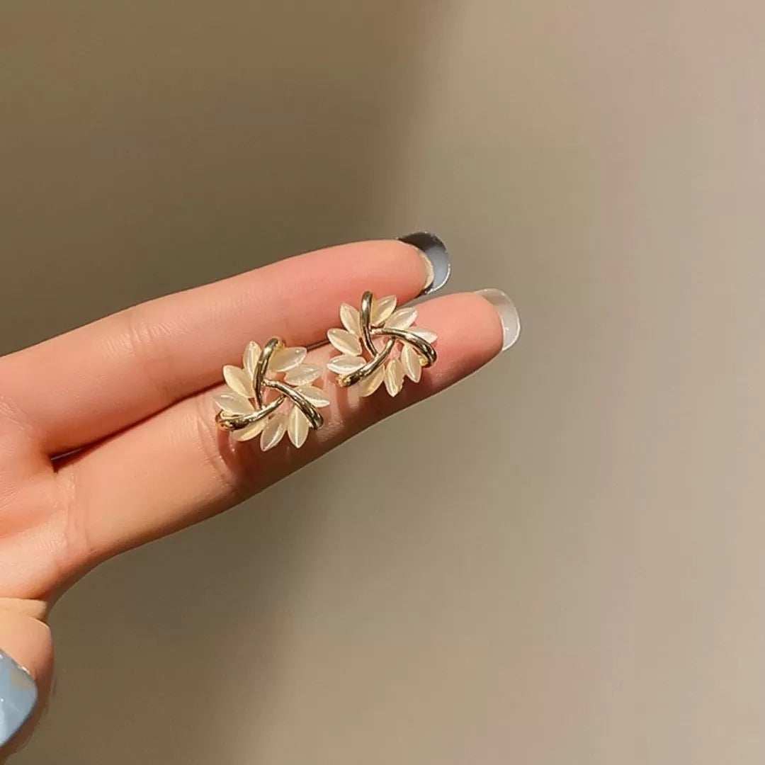 Elegante Bloesem Stud Oorbellen met Jasmijn Themasluiting