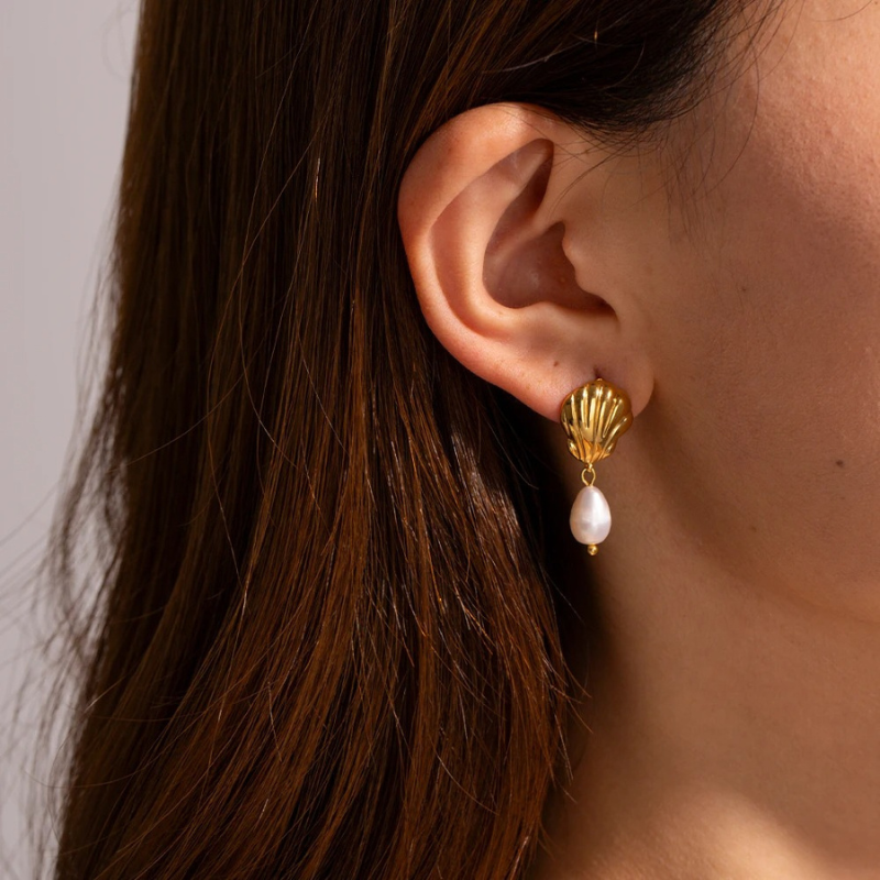 Elegant Goud Vergulde Schelp en Zoetwaterparel Oorbellen - Sally