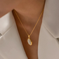 Elegant Vergulde Kattenoog-Opaalketting met Sprankelende Gemma Accenten