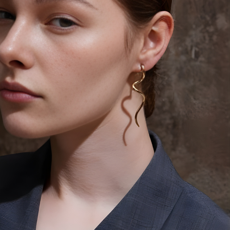Elegant Goudvergulde Spiraalvormige Oorknopjes – Nyla