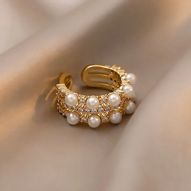 Verstelbare dubbele parelring in goud voor een elegante stijl