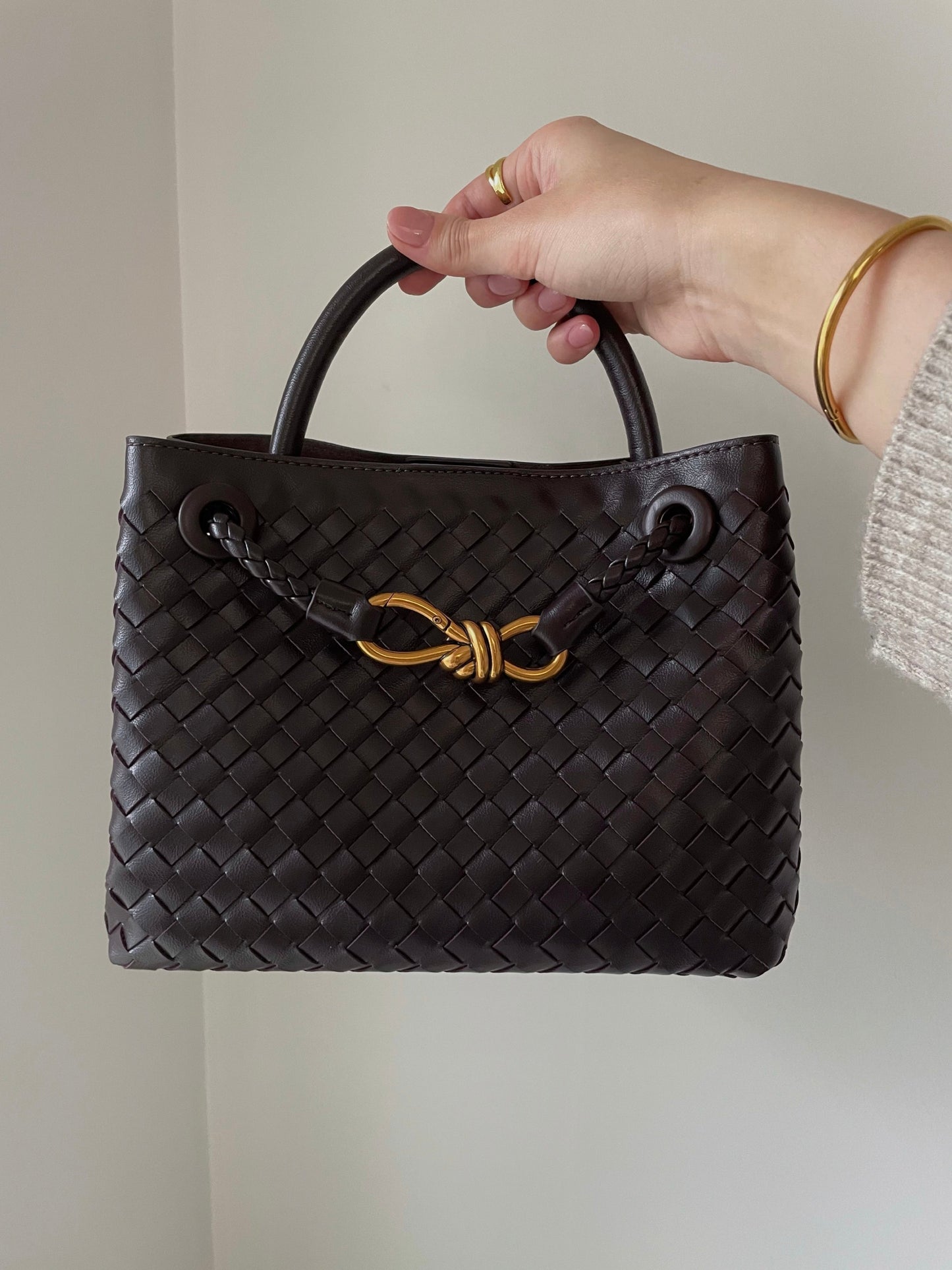 Kleine Gevlochten Dames Handtas met Gouden Details