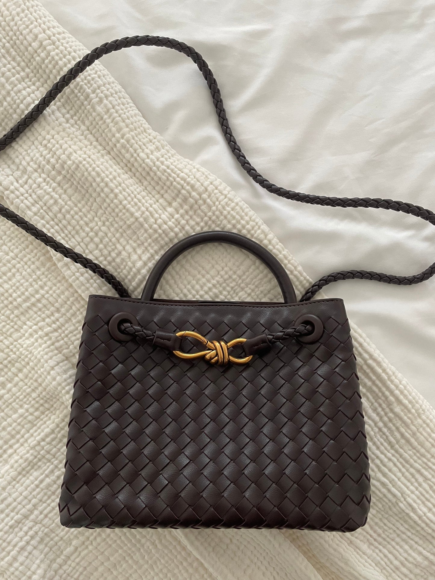 Kleine Gevlochten Dames Handtas met Gouden Details