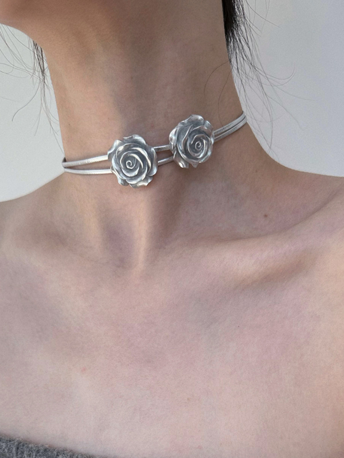 Elegante halsketting met dubbele roos details - verfijnde sieraden die uw liefde symboliseren