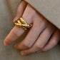 Gouden ring met meerdere lagen in klassieke stijl voor een tijdloze look