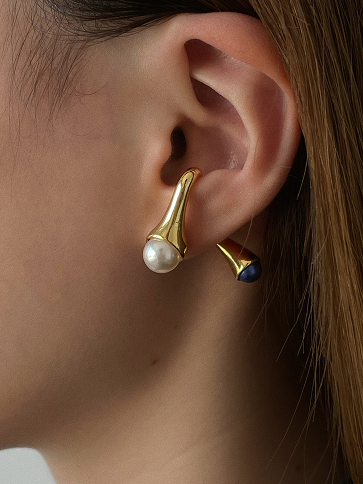 Elegante Gouden Stapelparel Oorbella (Enkel)