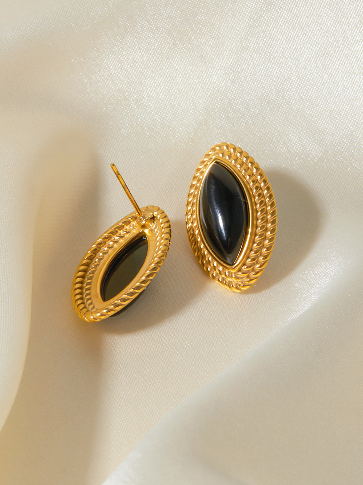 Oorbellen van gouden disku en zwarte onyx – elegante sieraden voor elke gelegenheid