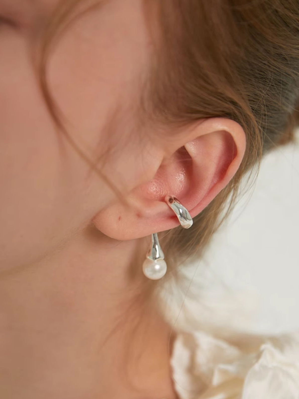 Elegante Oorbel Cuff met Unieke Parel druppel