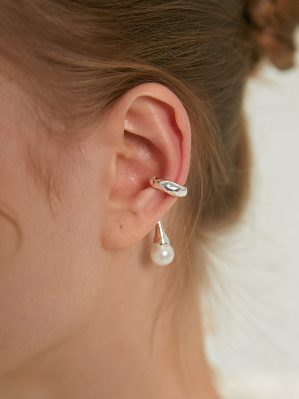 Elegante Oorbel Cuff met Unieke Parel druppel