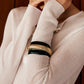 Stijlvolle Twee-Tonige Gehamerde Brede Armband