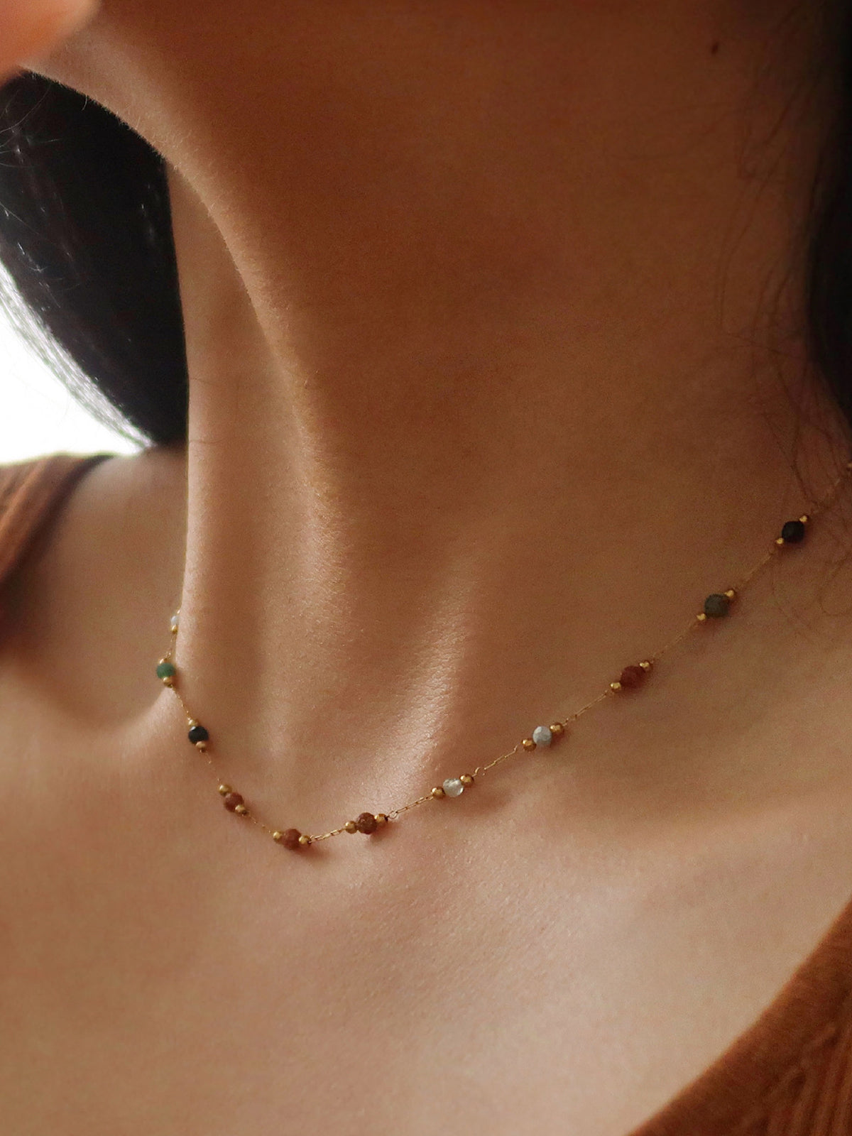 Elegante gekleurde parels ketting