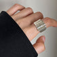 Elegante minimalistische tunnel open ring voor een strakke en moderne uitstraling