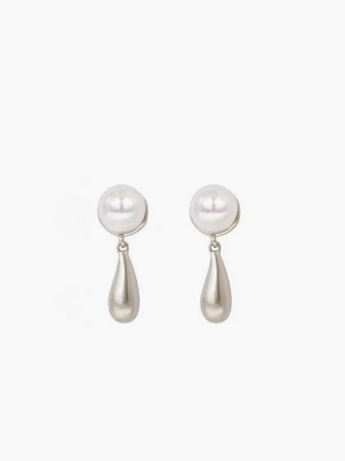 Elegante druppelvormige parel oorbellen