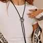 Vintage ketting met fleur-de-lis hanger in verfijnd turkoois
