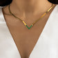 Luxe Goudkleurige V-Ketting met Zwarte Emaille – Elegant & Minimalistisch Des