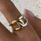 Elegante tweekleurige torsade ring