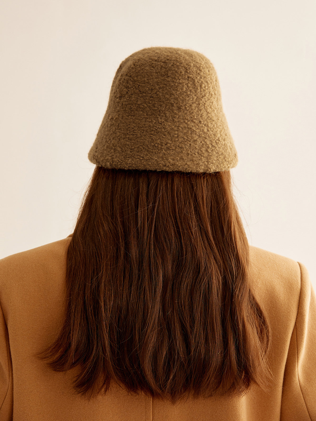 Stijlvolle wollen mengelook buckethat voor elegante zonbescherming