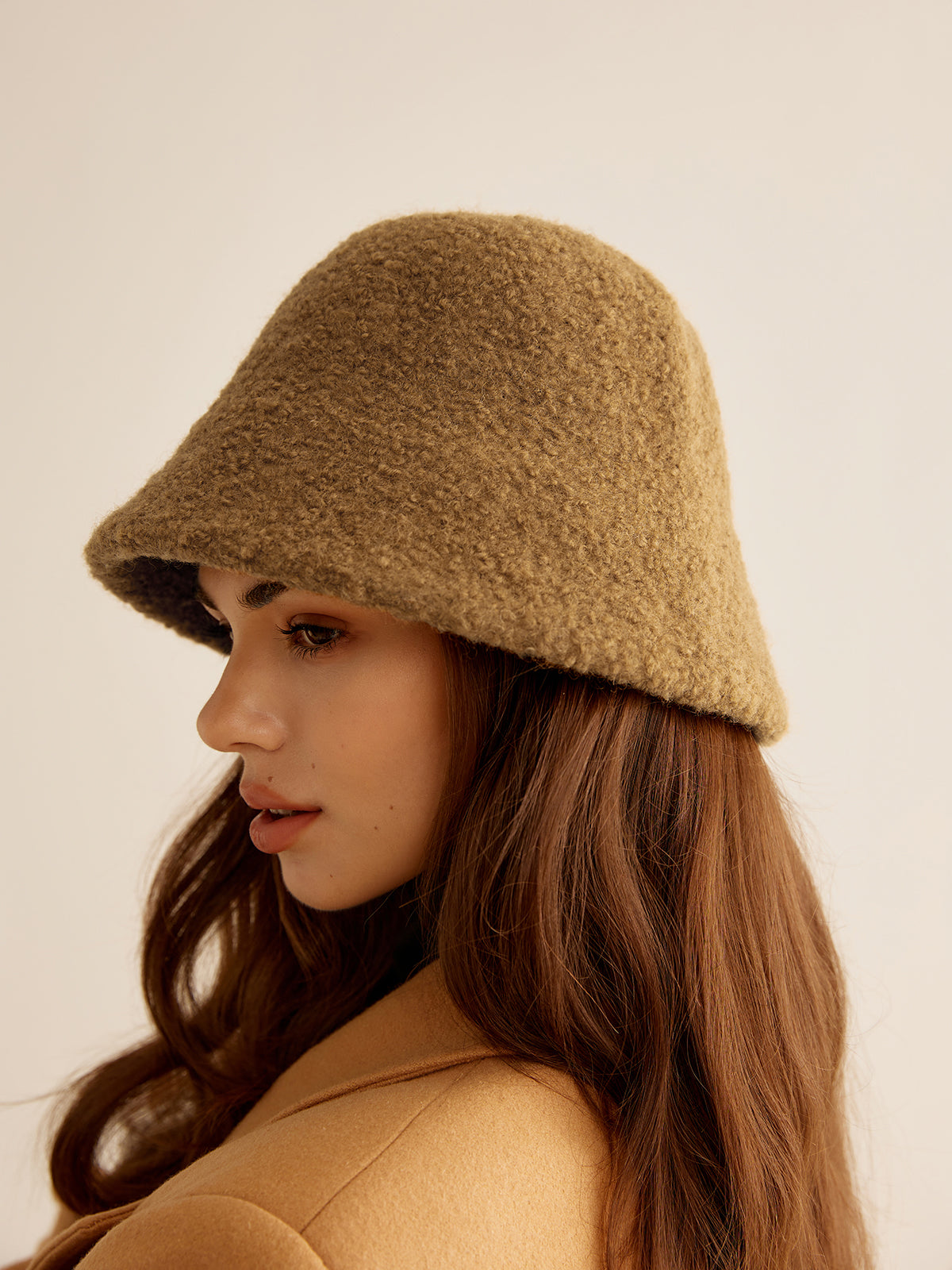 Stijlvolle wollen mengelook buckethat voor elegante zonbescherming