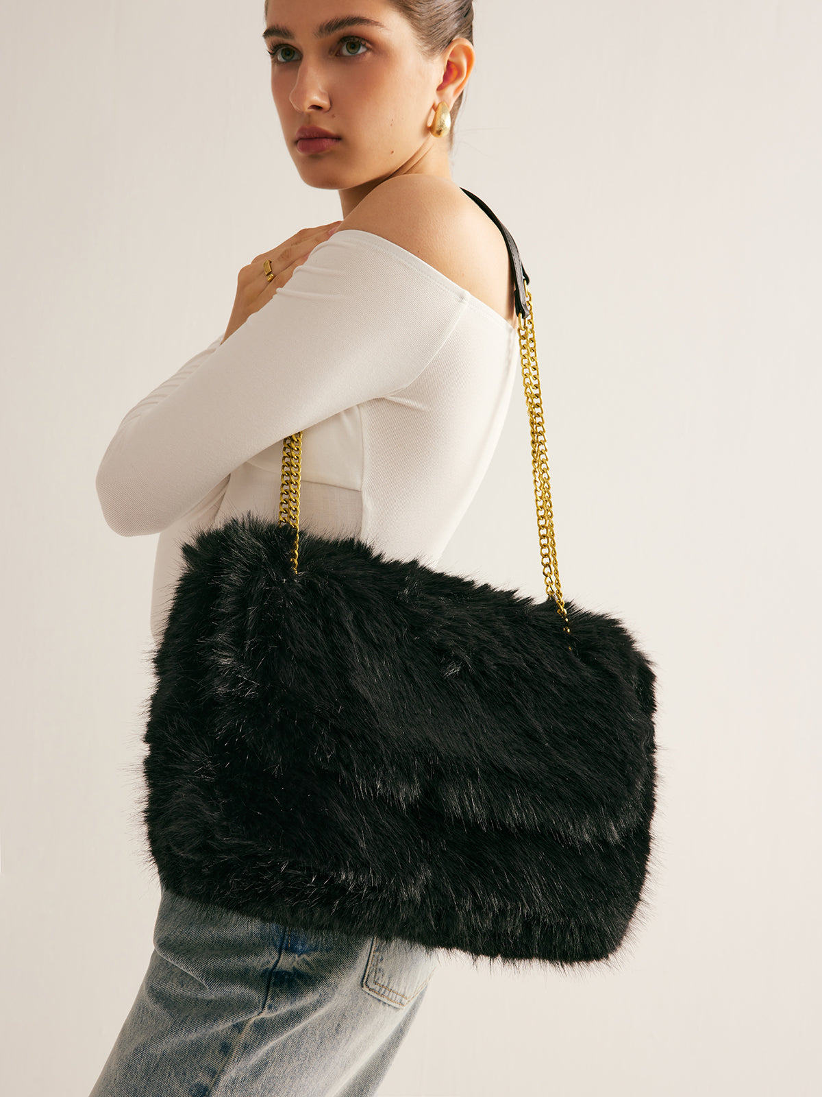 Elegante tas met grootruimte fuzzy-flap voor stijlvolle opbergruimte