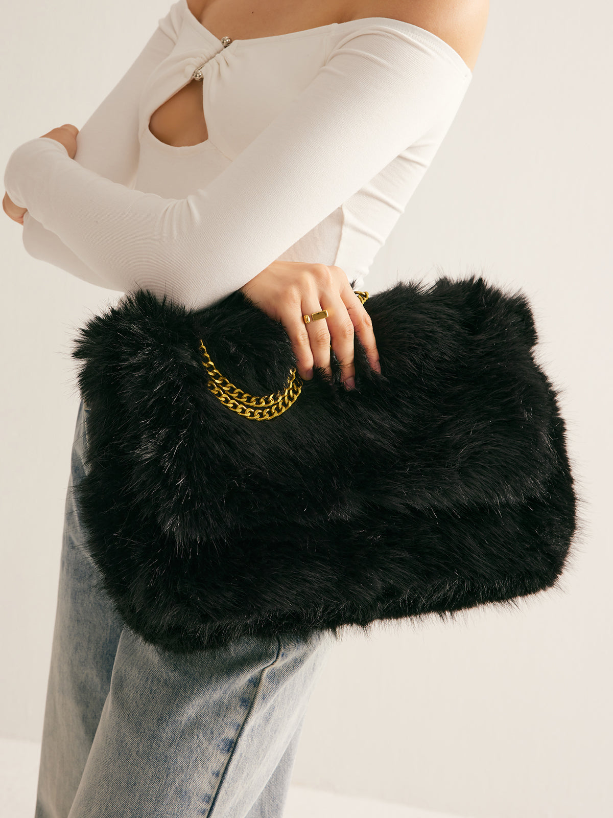 Elegante tas met grootruimte fuzzy-flap voor stijlvolle opbergruimte