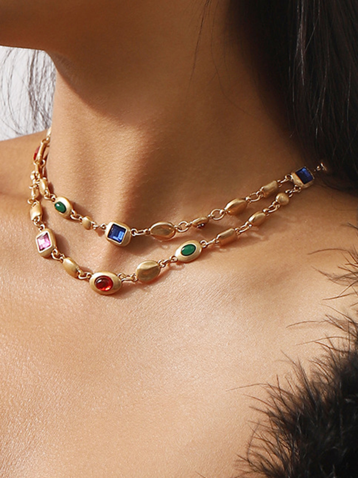 Kralenketting met gekleurde parels in dubbele rij - Elegant en uniek stijl