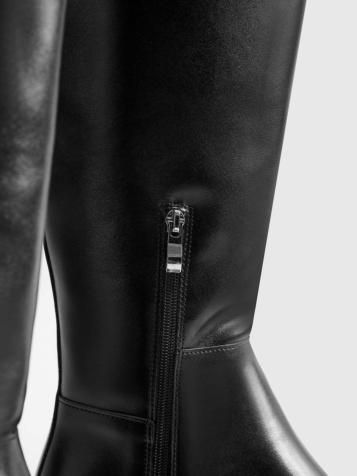 Lange laarzen met ronde neus voor een elegante en comfortabele uitstraling